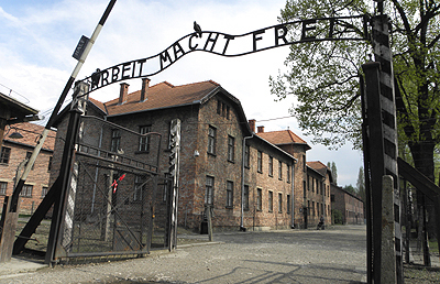holocaust tour gate auschwitz memorial tours main